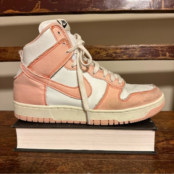 NIKE Women's Dunk High 1985 Hi Top Sneakers Arctic Orange White Basketball Shoes - Picture 5 of 14